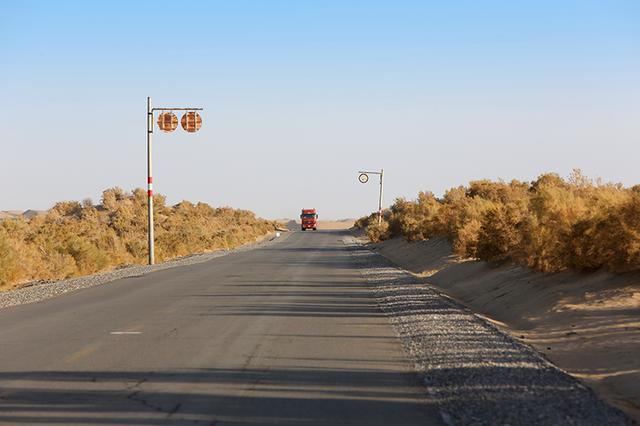 被沙漠环绕的新疆小县城-盖麦提，当地人能歌善舞，舞姿优美飘逸