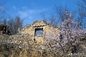 探秘废弃的山村，捡到一个古董夜壶图片