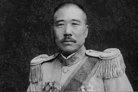 民国旧军阀爱骂人也爱写诗，作诗“荷花上面有蛤蟆，一戳一蹦哒”图片