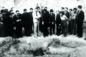 兵马俑的朋友们：外国元首参观兵马俑老照片图片