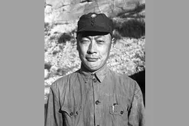 陈毅得知贺怡不幸逝世的消息，大为震惊：她还那么年轻，不应该啊图片