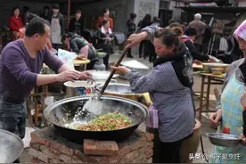 辽宁夫妻办酒席，竟无一人到场？村民：给羊过满月，三个月办5场图片