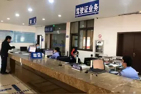 驾驶证到期换证，需要本人亲自办理吗图片