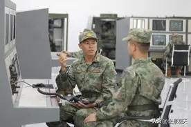 军改后在没有师和团的情况下，营长和旅长，又该如何晋升呢？图片