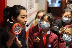 全国中小学生安全教育日活动启动 新疆消防带来第一课图片