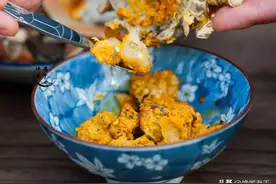 蒸螃蟹：只要“仰着蒸”，蟹黄蟹膏就不外流！大厨：你当螃蟹都傻图片