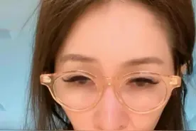 43岁萧亚轩脸凹色老，疑似像外星人变异图片