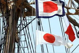 中国军舰试航悬挂神似“日本国旗”信号旗，能免遭攻击，有大用处图片