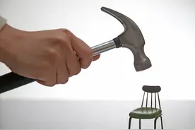 比粗暴对待卖甘蔗老人更令人担忧的是执法权涉嫌外包图片