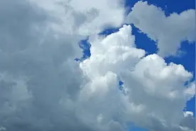 一朵云重达500吨，相当于近百头大象，可它为什么不会掉下来？图片