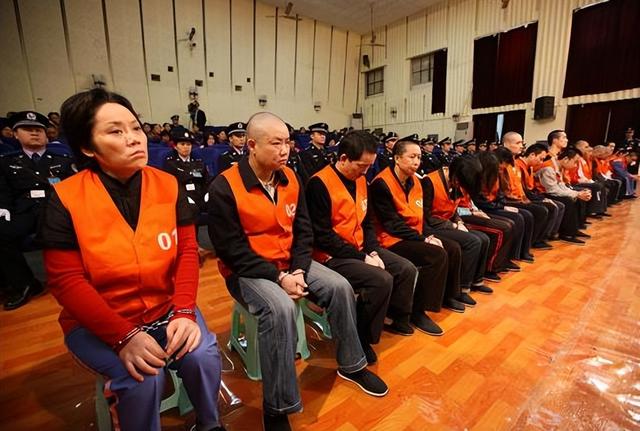 “重庆一姐男宠”罗璇：1米82肌肉发达，被抓后立刻翻脸不认人