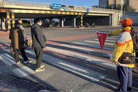 从抢行到让行，朝阳十里河路口文明礼让焕新颜图片