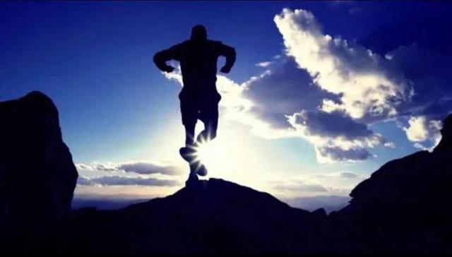 2022男人拼搏励志的句子,简短霸气,让人热血沸腾