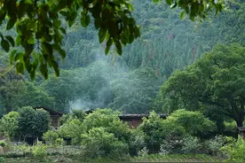 怒江雾里村是60户人家隐居的世外桃源，只能徒步茶马古道才能到达图片