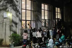 为了不吃爱情的苦，年轻人选择付费上课图片