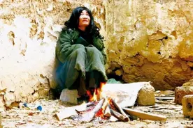 河南第一懒人杨锁到底有多懒，脚不沾地吃饭靠喂，23岁懒死在家中图片