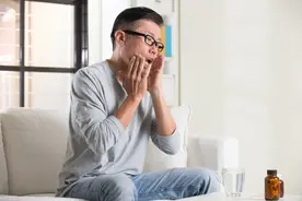 36岁男子因口腔癌离世，提醒：出现4个特征，你已是口腔癌候选人图片