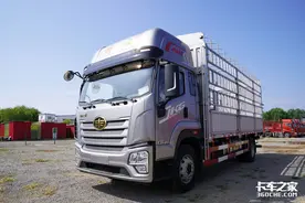 高顶双卧还加持AMT，解放JK6 6米8载货车合规可拉10吨货图片