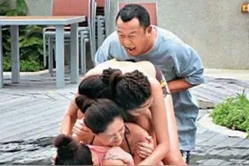 曾志伟醉酒主持节目，曾华倩气得甩了他一巴：“你敢动我试试”图片