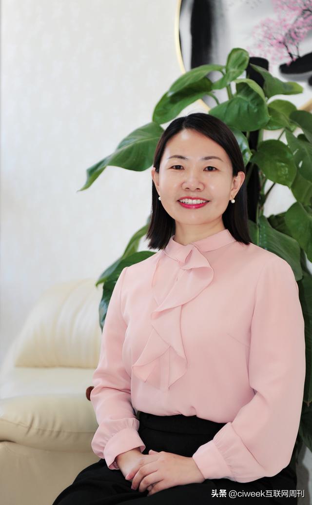 青少年心理专家李海霞荣获金i奖2022年度家庭教育典范奖