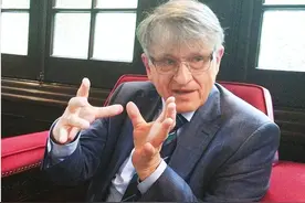 诺贝尔奖得主用量子理论证明灵魂不灭,人死后变特殊形态,回到宇宙图片