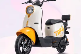 不用考驾照的2款电动车，配大容量锂电池，400W电机，能跑100公里图片