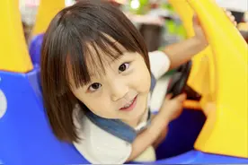 爷爷常带孙女做一件事，半年后娃变化大，专注力超强连老师都夸赞图片