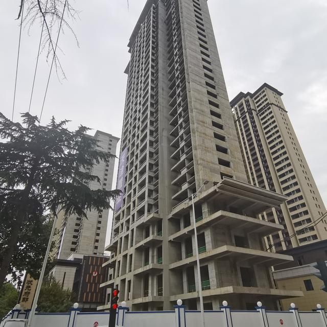 德杰状元府邸“复活”，国企成西安停工楼盘“白武士”