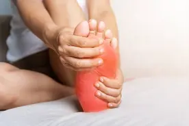 手脚心热，像火烧的感觉，是怎么回事？图片