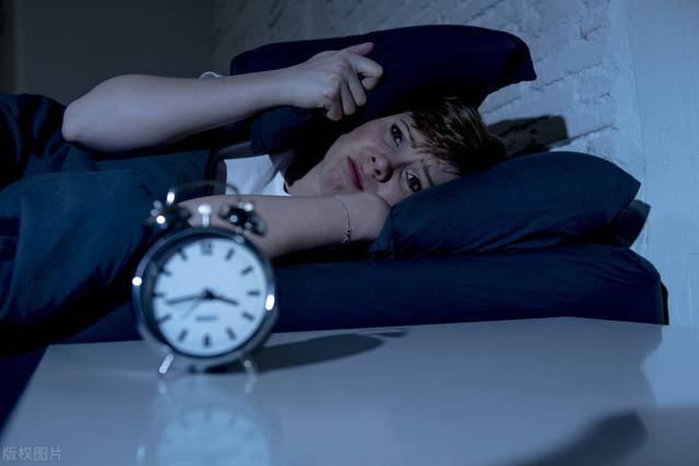 每天晚上都入睡困难,好不容易睡着了还容易醒,有时候再入睡就很难了