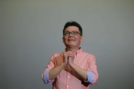 周星驰御用配音突然离世！石班瑜生前曝光惊人内幕，网友震惊图片