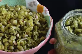 教你在家腌酸豆角，一次买10斤腌制起来，酸脆爽口，放一年都不坏图片