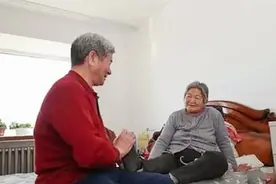 辽宁女子24岁结婚、25岁瘫痪，丈夫不离不弃照顾43年，终出现奇迹图片