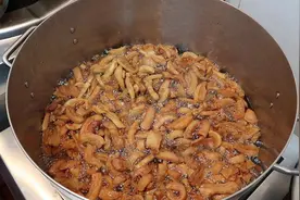 为什么猪油渣吃起来那么香？到底能不能吃？该转变你的想法了图片