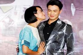 黑脸、甩手，和别人牵手，这些明星夫妻同台，“暴露”真实关系图片