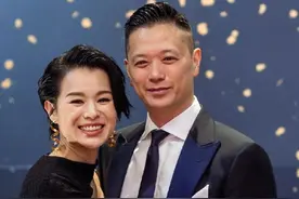 胡杏儿为老公庆生！男方细皮嫩肉完胜黄宗泽，仨儿子共用一张脸图片