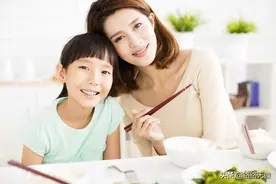 故事：女儿被欺负单亲妈妈忍气吞声，得知真相她开始反击，太痛快图片