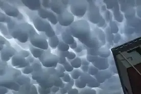 内蒙古上空出现巨型乳状云，或是某种征兆？云层真能预示灾难吗？图片