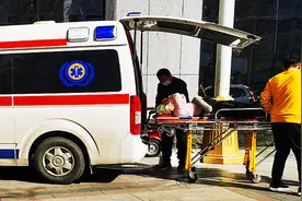 黑救护车的生意经：人死在半路钱要翻倍，敢举报就拉去殡仪馆烧了图片