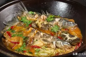 不管炖什么鱼，腌制时别加盐和料酒，学会这一招，鱼肉鲜嫩无腥味图片