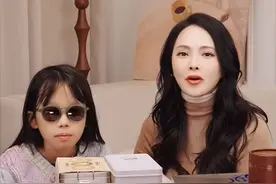 伊能静和女儿录视频，8岁米粒越长越像恩利，网友提醒龅牙要正畸图片