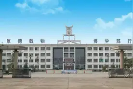 2022年鹤壁高中不辱使命，高考再创辉煌图片