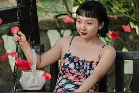 辣目洋子新剧好敢穿，体重超120斤却偏爱吊带裙，自信的女人真美图片