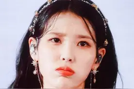 IU：我无法控制我的耳朵，如地狱般煎熬！IU自爆引发外界关注图片