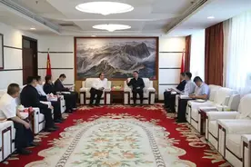 李斌会见中国石化新疆石油分公司党委书记孟伟图片