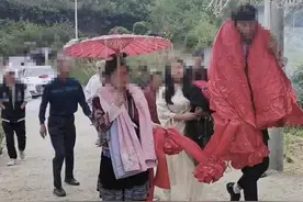 贵州毕节官方辟谣“14岁少女结婚”：实为21岁 哭嫁是风俗图片