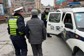 警察送95岁老人回家，没想到有意外收获图片