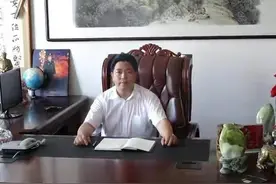 浙江女子，给重庆乞丐10元，20年后，乞丐成富豪，送100万报恩图片