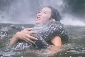 徐克的《青蛇》香艳撩人，原来张曼玉玩的尾巴藏着这么深的暗示图片