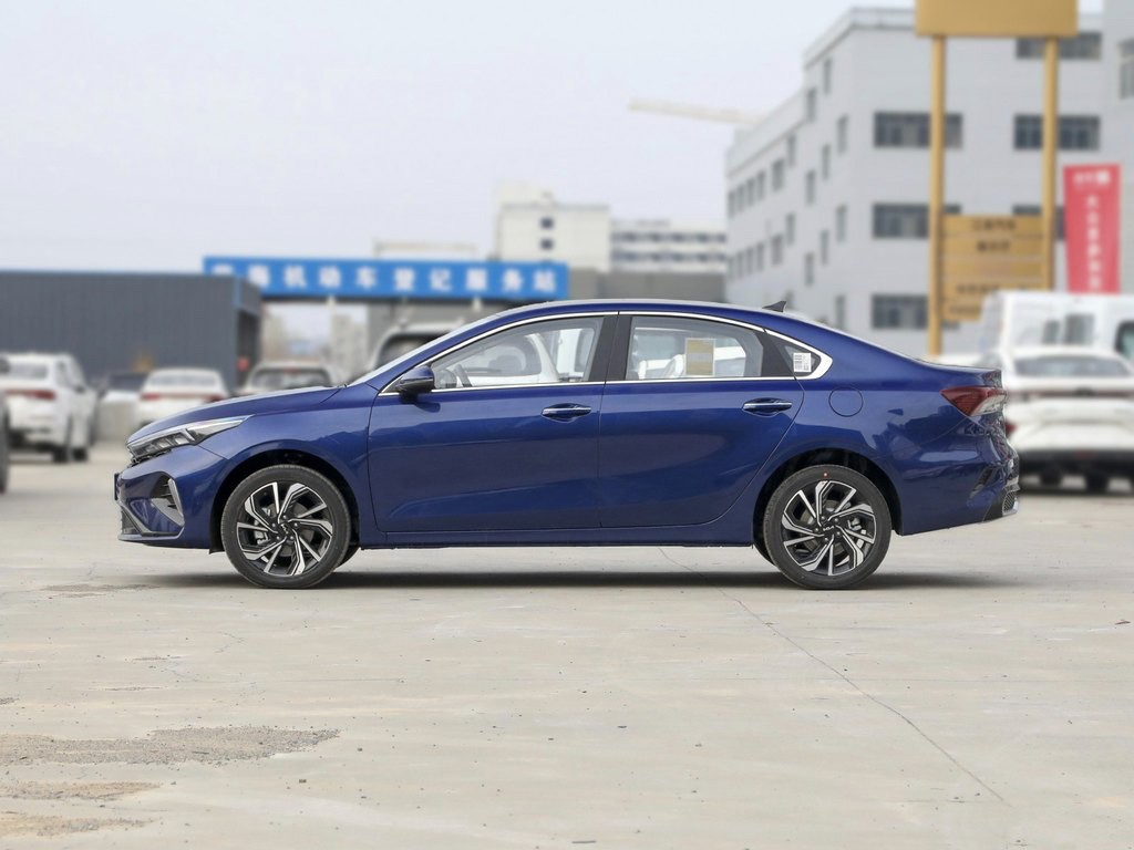 起亚k3低配座椅问题_起亚K3 2023款中期改款_起亚K3 1.5L CVT尊贵版评测